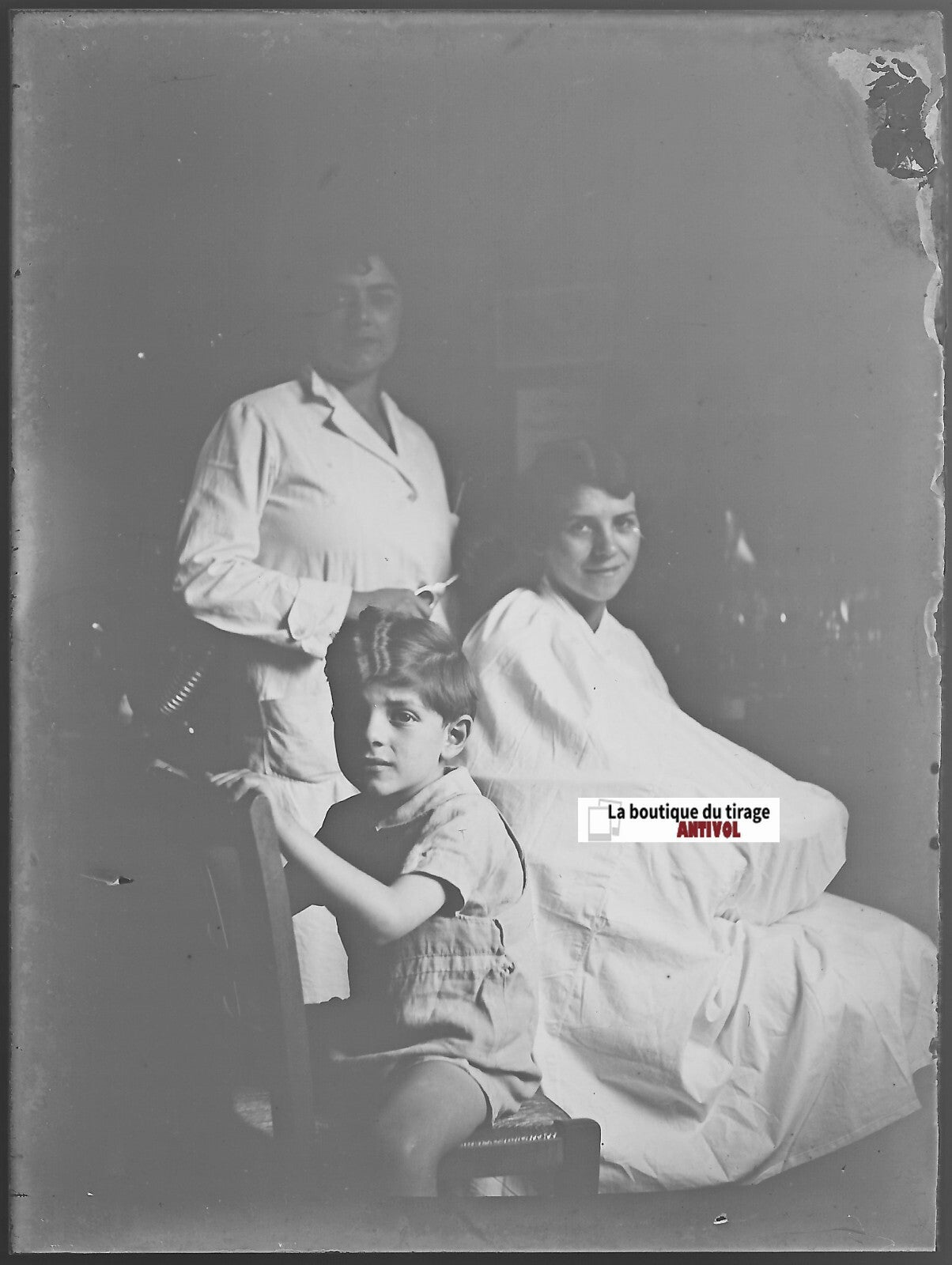 Famille, coiffeur, Plaque verre photo ancienne, négatif noir & blanc 9x12 cm