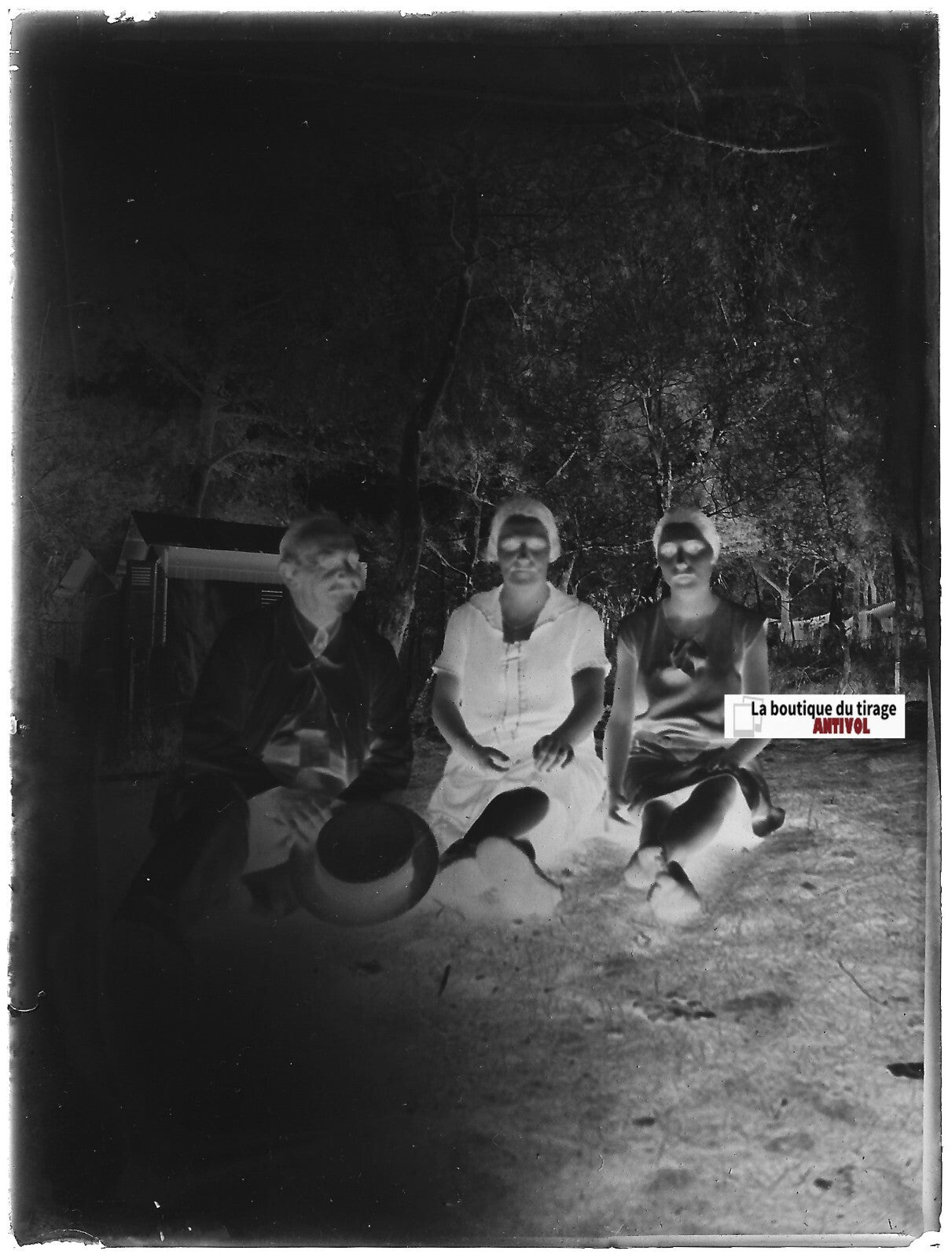 Personnages, famille, Plaque verre photo ancienne, négatif noir & blanc 9x12 cm