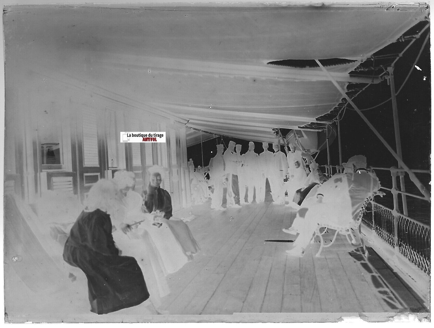 Bateau, personnages, Plaque verre photo ancienne, négatif noir & blanc 9x12 cm