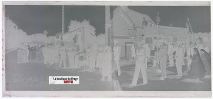 Procession, village France, plaque verre, photo ancienne, négatif N&B 6x13 cm