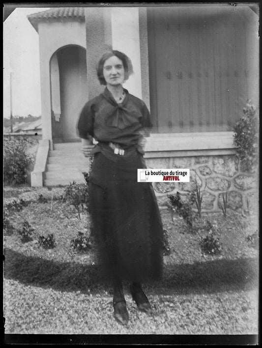 Flou artistique, femme, Plaque verre photo, négatif noir & blanc 9x12 cm