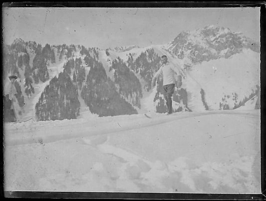 Plaque verre photo ancienne négatif noir et blanc 4x6 cm ski montagne neige 