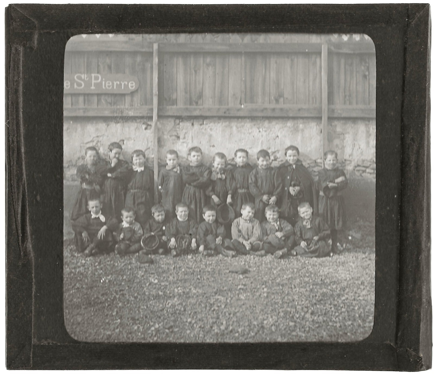 Groupe enfants Saint-Pierre, photo ancienne plaque de verre, positif 8,5x10 cm