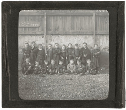 Groupe enfants Saint-Pierre, photo ancienne plaque de verre, positif 8,5x10 cm
