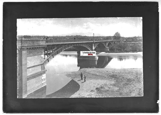 Plaque verre photo positif noir et blanc 13x18 cm Vichy, pont Allier pêcheurs