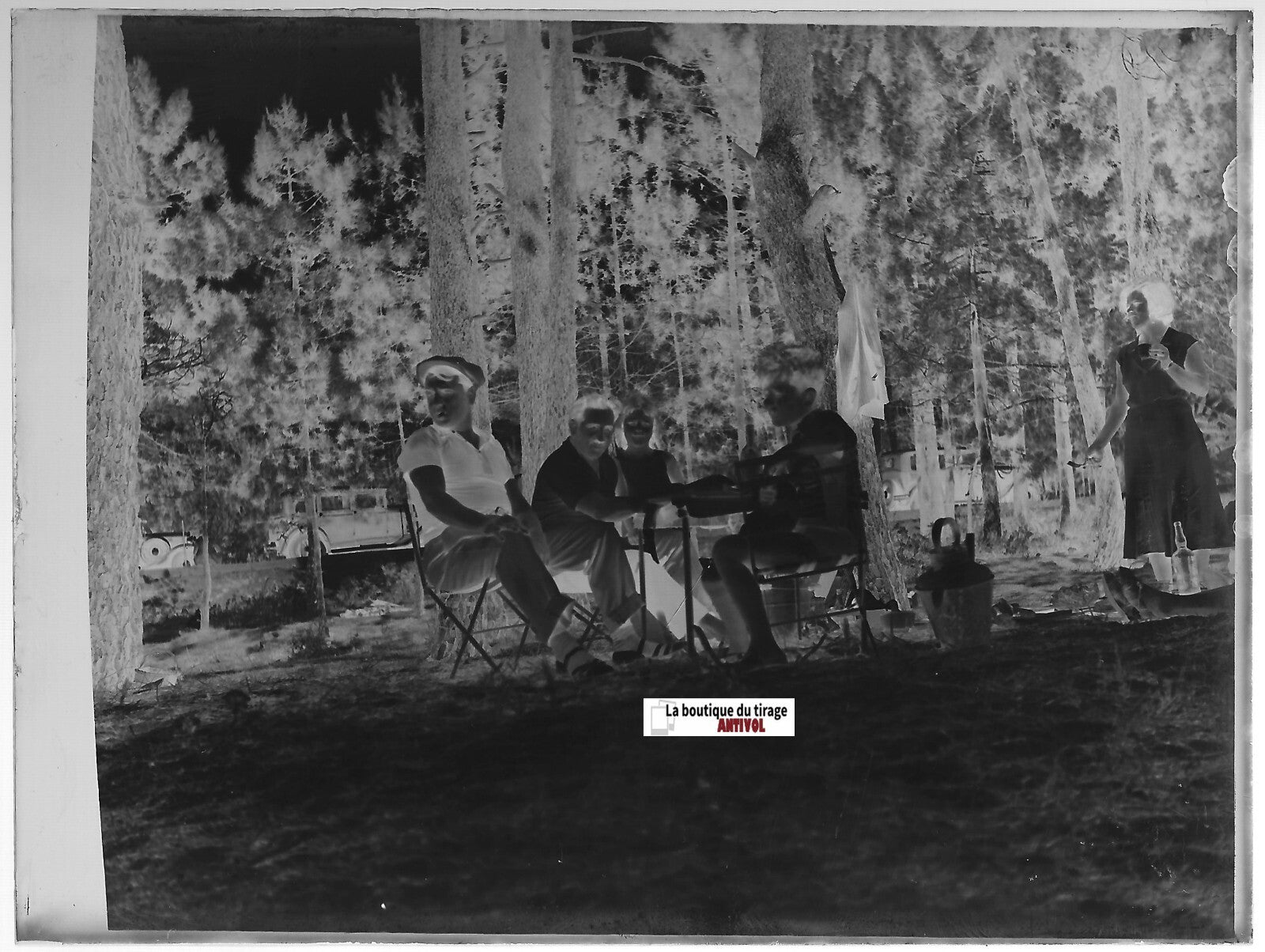 Voiture, picnic forêt, Plaque verre photo ancienne, négatif noir & blanc 9x12 cm