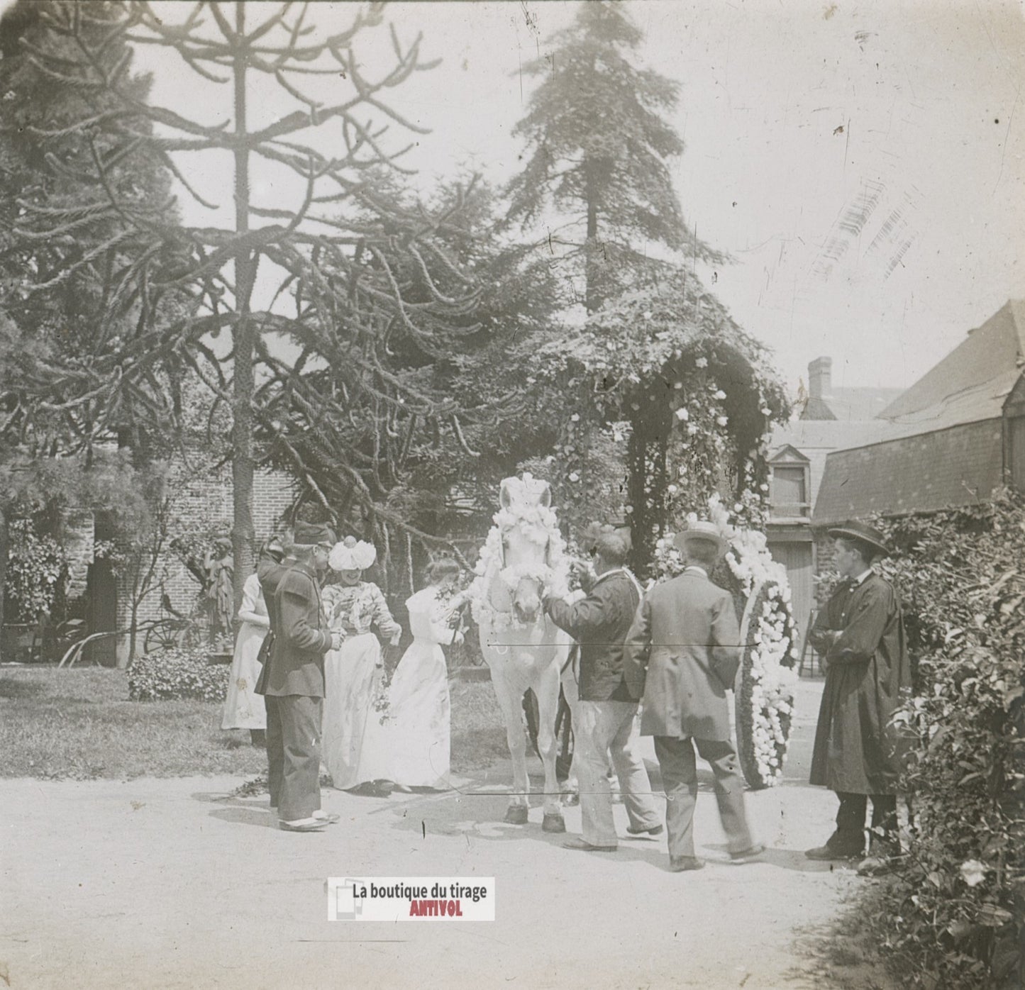 Fête élégante, cheval, village, plaque verre stéréo, photo ancienne 4,5x10,7 cm