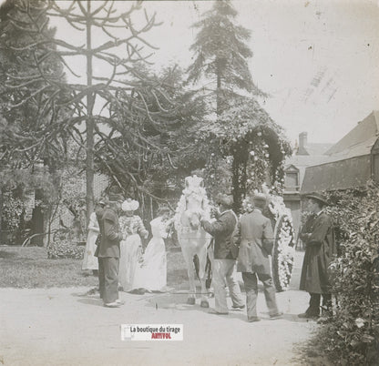 Fête élégante, cheval, village, plaque verre stéréo, photo ancienne 4,5x10,7 cm