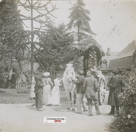 Fête élégante, cheval, village, plaque verre stéréo, photo ancienne 4,5x10,7 cm