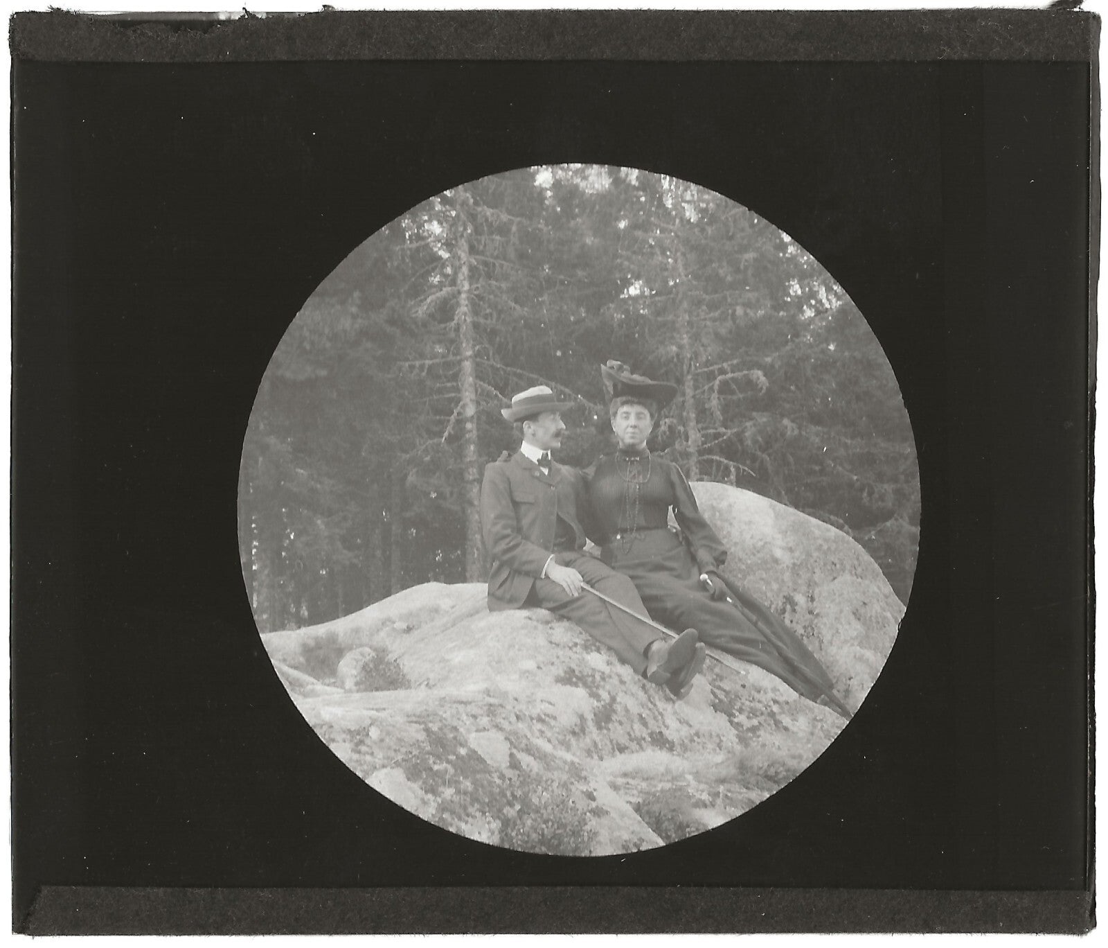 Couple, nature, personnages, photo ancienne plaque de verre, positif 8,5x10 cm