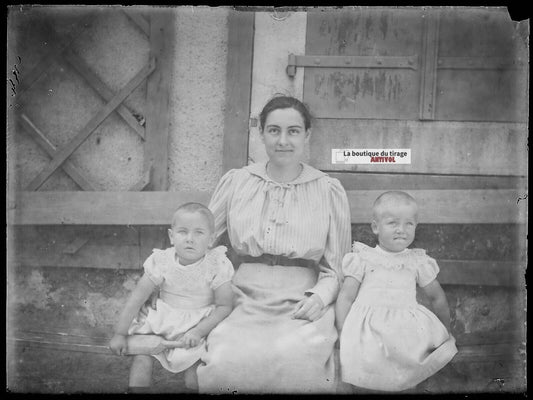 Plaque verre photo ancienne négatif noir et blanc 9x12 cm femme avec enfants