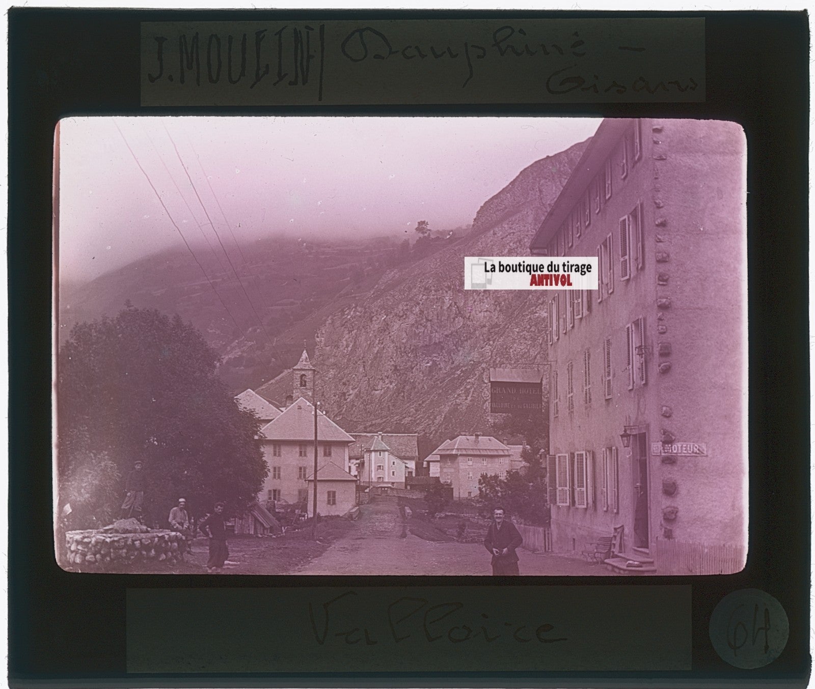 Village de Valloire, photo J. Moulin, plaque verre, couleur, positif 8,5x10 cm