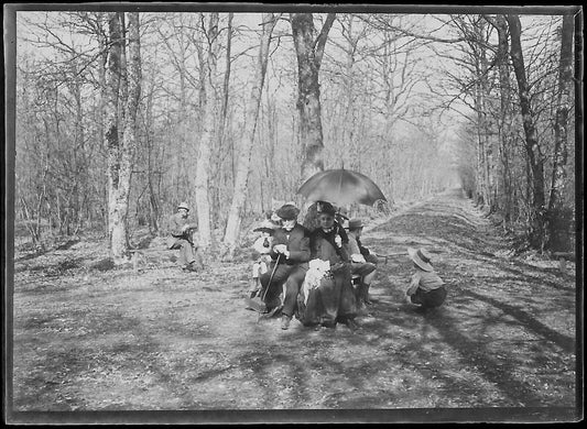 Plaque verre photo ancienne négatif noir et blanc 6x9 cm forêt famille France - La Boutique Du Tirage 