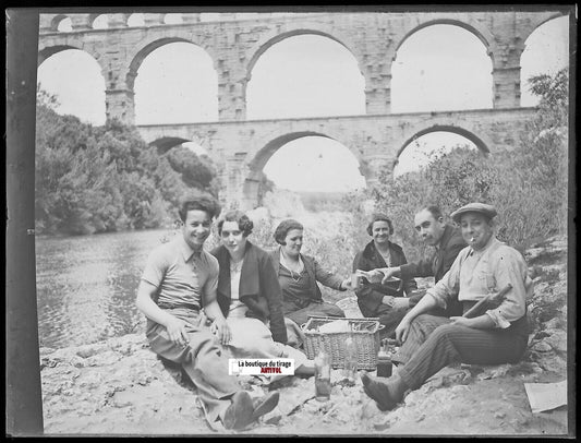 Pont du Gard, picnic, Plaque verre photo ancienne, négatif noir & blanc 9x12 cm