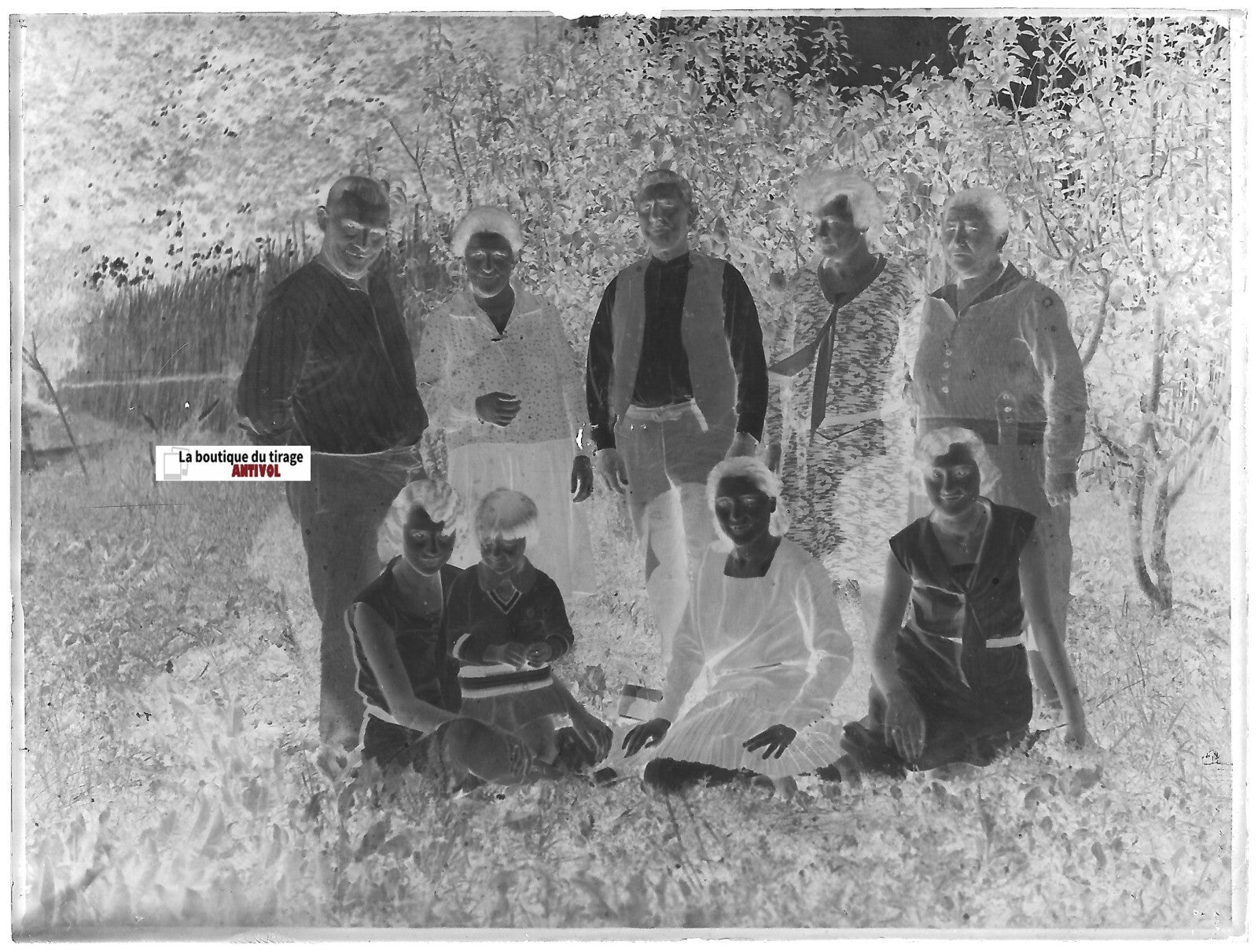Famille, promenade, Plaque verre photo ancienne, négatif noir & blanc 9x12 cm