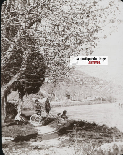 Fontaine-de-Vaucluse, vélos, photo ancienne plaque de verre, positif 8,5x10 cm