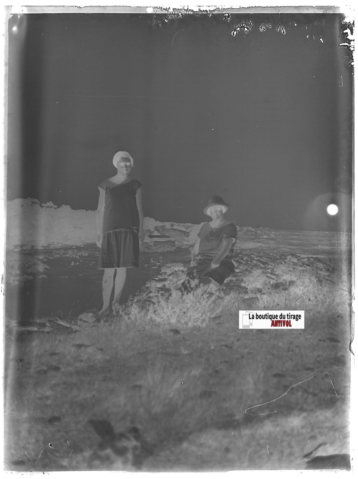 Femmes, paysage, Plaque verre photo ancienne, négatif noir & blanc 9x12 cm
