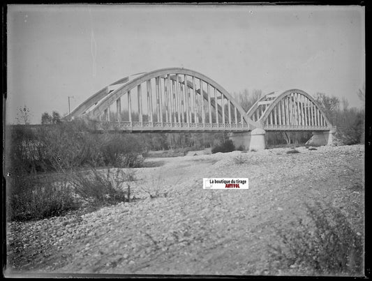 Béton, pont, rivière, Plaque verre photo ancienne, négatif noir & blanc 9x12 cm