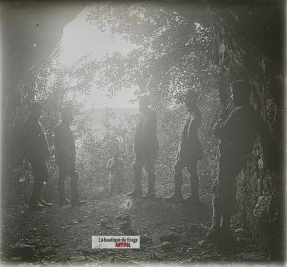 Militaires français, grotte, WW1, plaque verre photo ancienne stéréo 6x13 cm