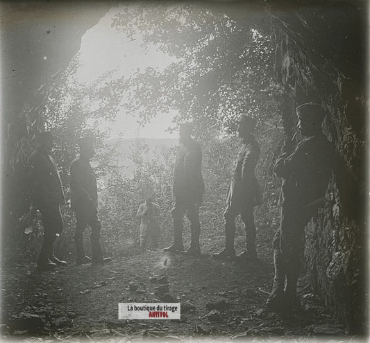 Militaires français, grotte, WW1, plaque verre photo ancienne stéréo 6x13 cm