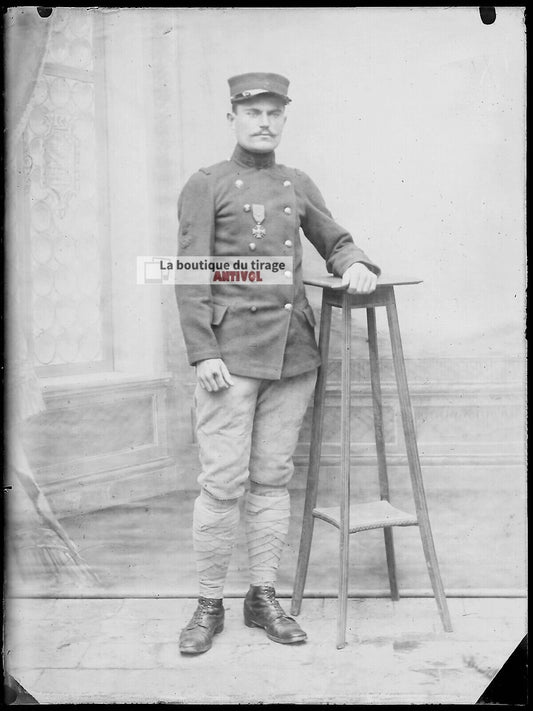 Plaque verre photo ancienne négatif noir et blanc 9x12 cm régiment soldat France