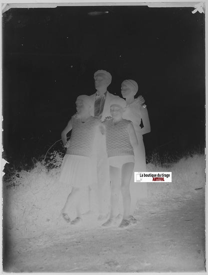 Famille, France, Plaque verre photo ancienne, négatif noir & blanc 9x12 cm
