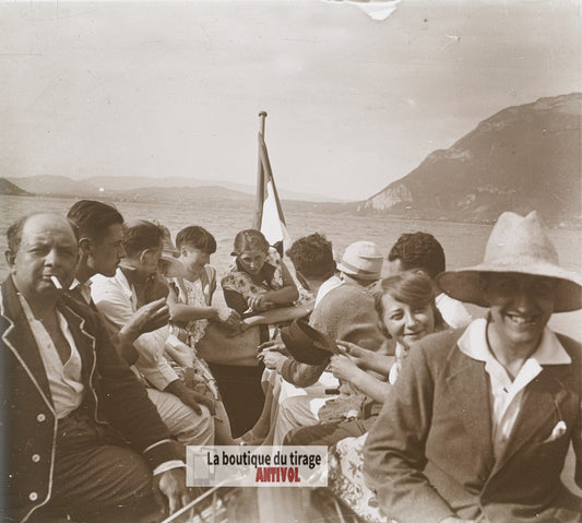 Bateau “Le Cygne”, lac d’Annecy, plaque verre photo ancienne stéréo 6x13 cm