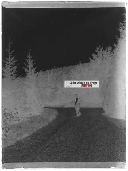 Plaque verre photo ancien négatif noir et blanc 9x12 cm homme avec un chapeau