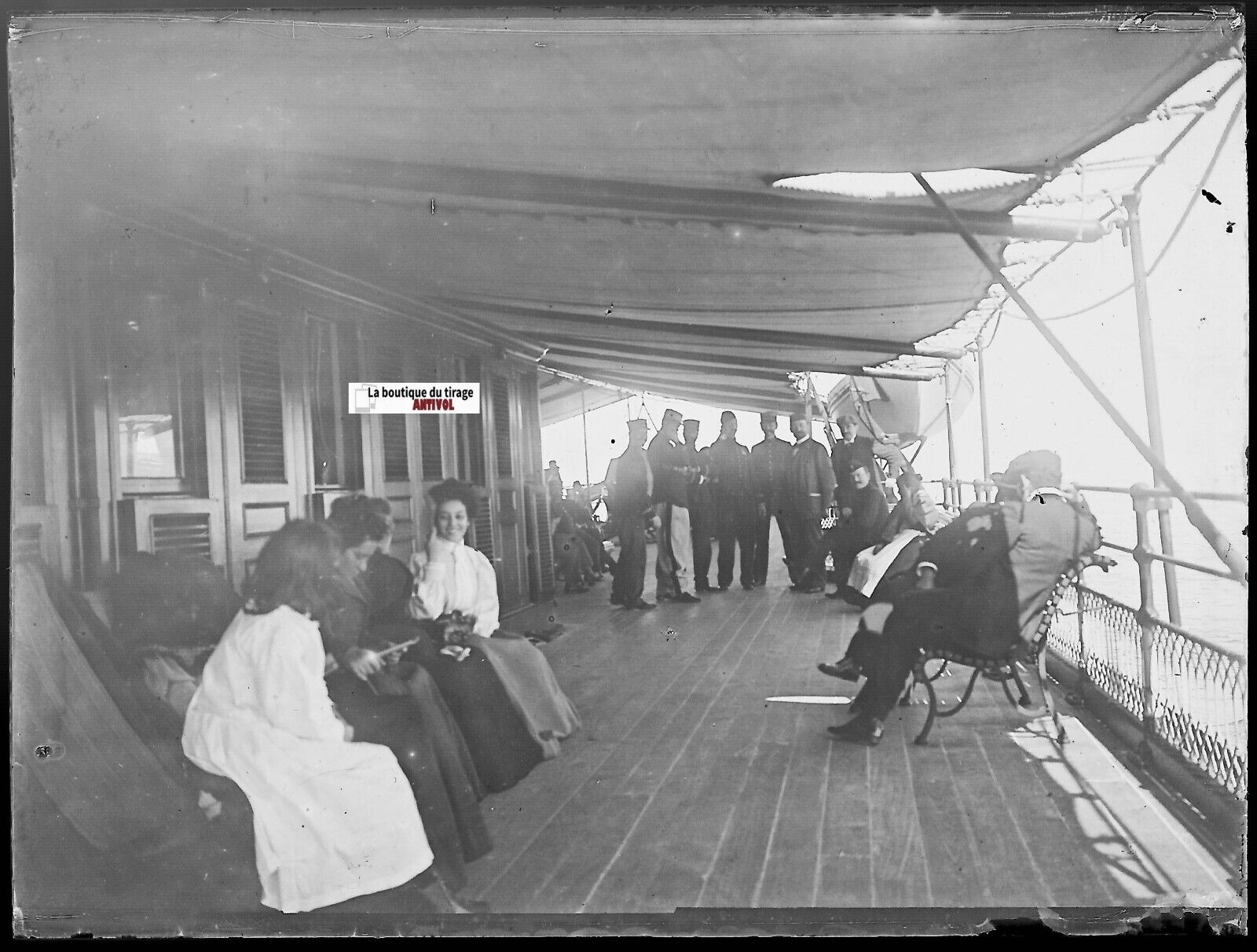 Bateau, personnages, Plaque verre photo ancienne, négatif noir & blanc 9x12 cm