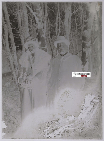 Couple, promenade, Plaque verre photo ancienne, négatif noir & blanc 6x9 cm