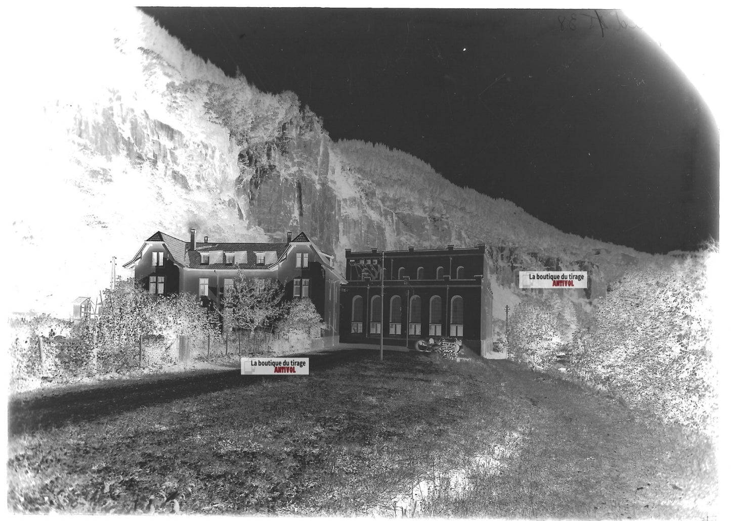 Plaque verre photo ancienne négatif noir et blanc 13x18 cm centrale Refrain eau