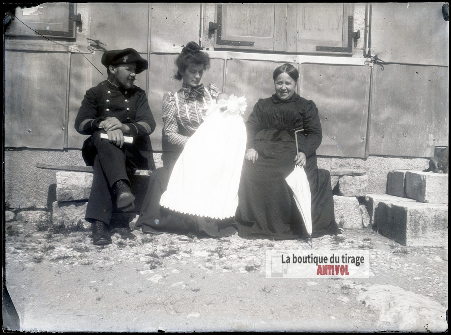 Famille avec nourrisson, militaire, plaque verre photo ancienne, négatif 9x12 cm