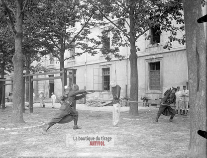 Entraînement à la baïonnette, plaque verre, photo ancienne, négatif 9x12 cm