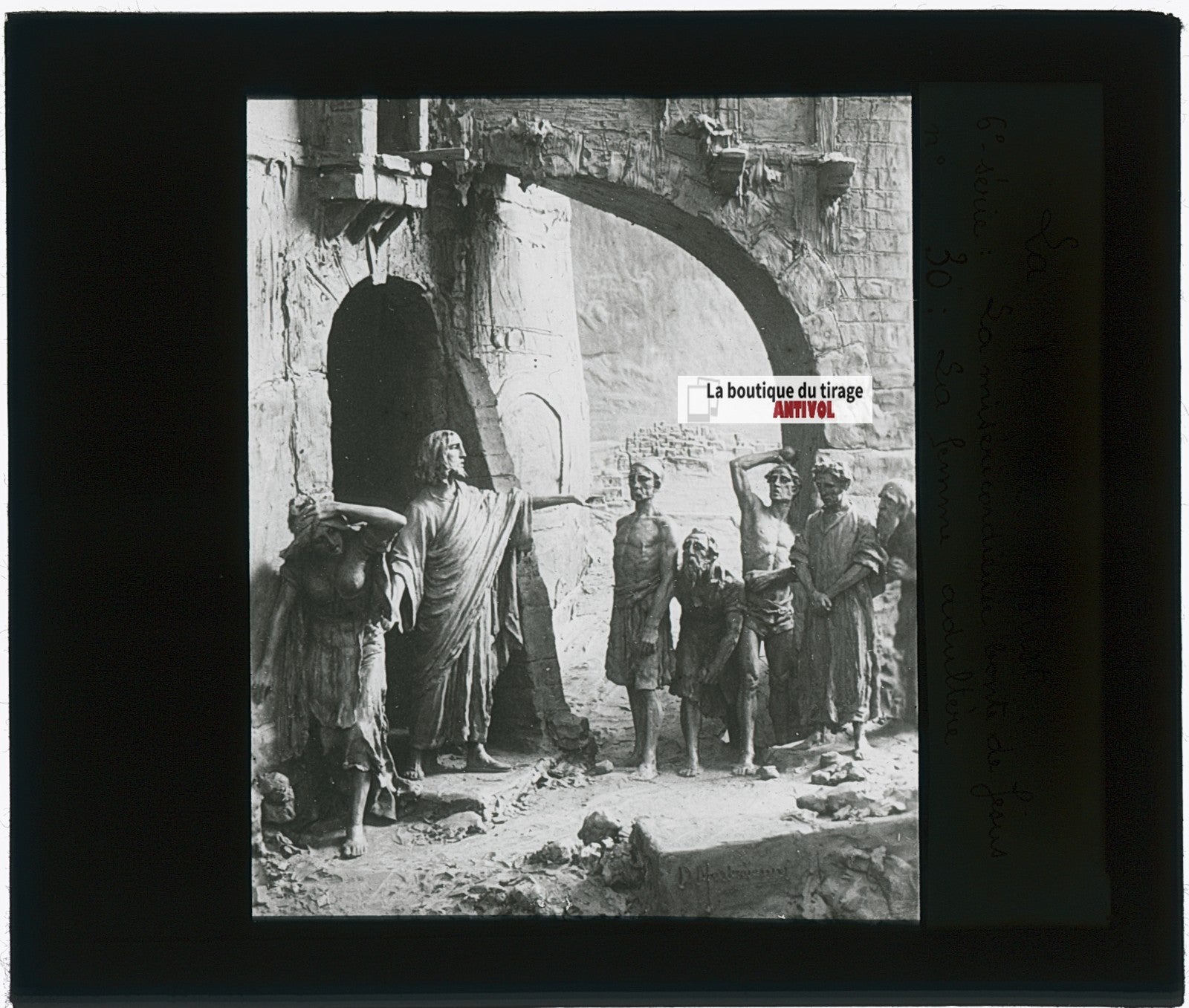 La femme adultère, photo plaque verre, noir & blanc, positif 8,5x10 cm