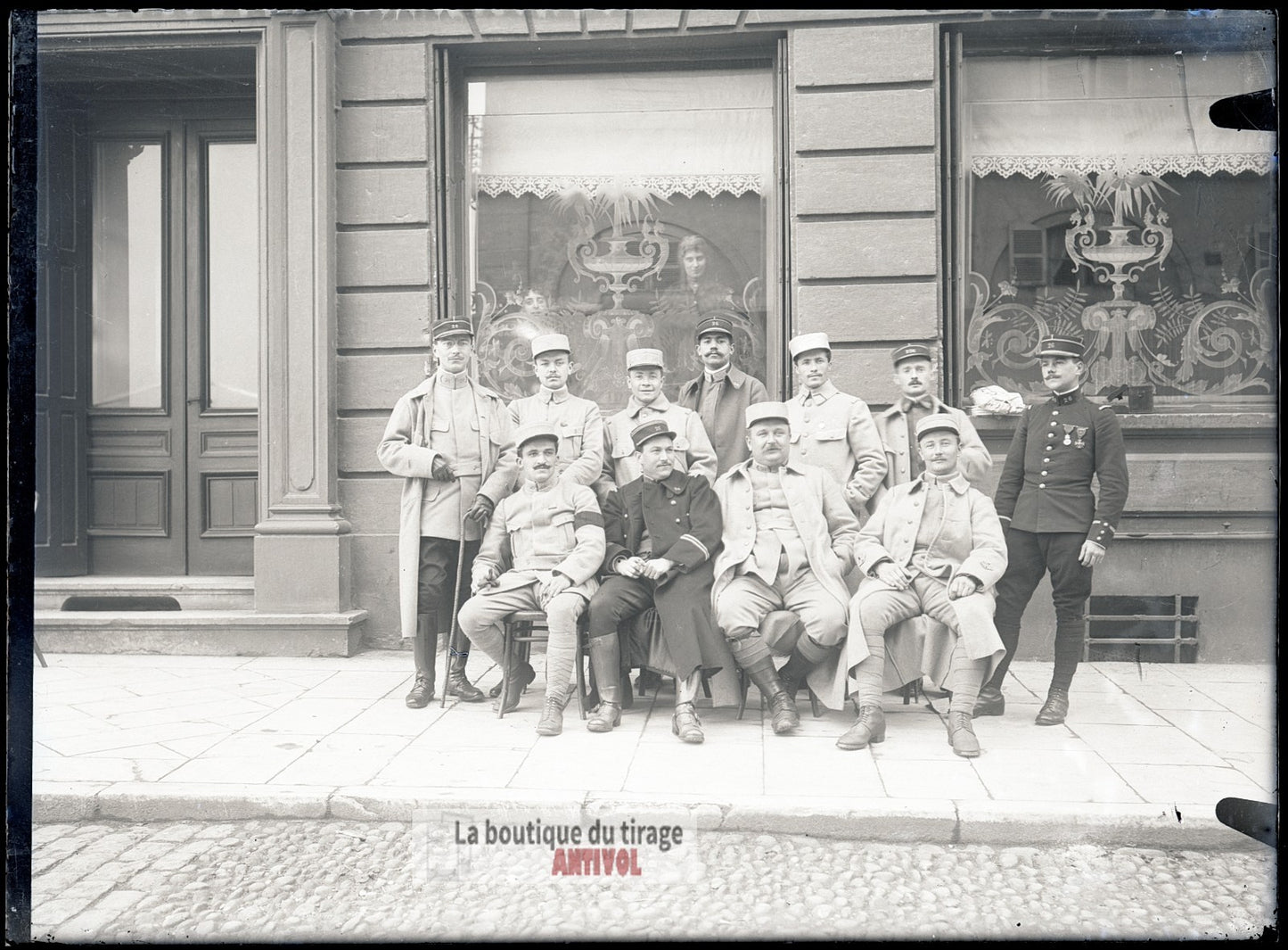 Officiers devant un café, Nancy, plaque verre, photo ancienne, négatif 9x12 cm
