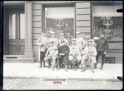 Officiers devant un café, Nancy, plaque verre, photo ancienne, négatif 9x12 cm