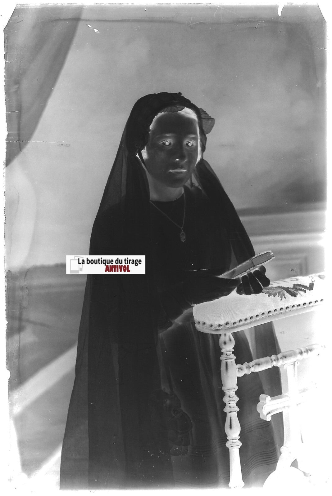 Communion, fille, Plaque verre photo ancienne, négatif noir & blanc 10x15 cm