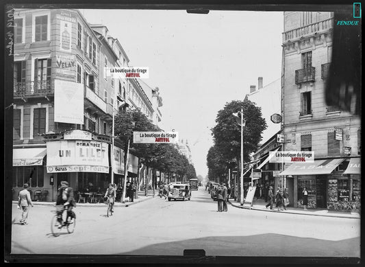 Plaque verre photo ancienne négatif noir et blanc 13x18 cm Vichy France voitures