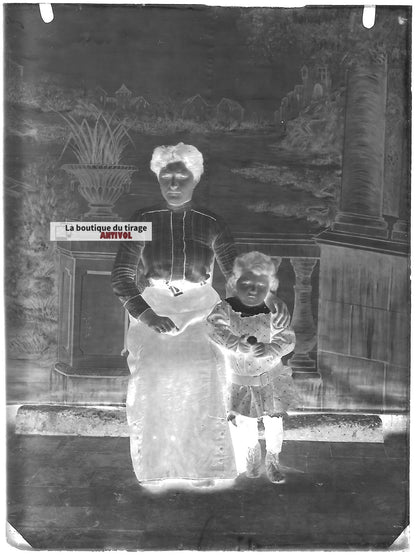 Plaque verre photo ancienne négatif noir et blanc 9x12 cm maman fille enfant