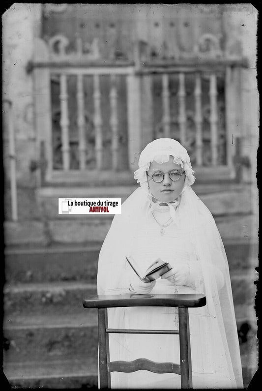 Communion, fille, Plaque verre photo, négatif noir & blanc 10x15 cm France