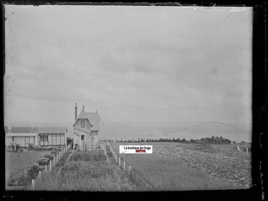 Villa, océan, paysage, Plaque verre photo ancienne, négatif noir & blanc 9x12 cm