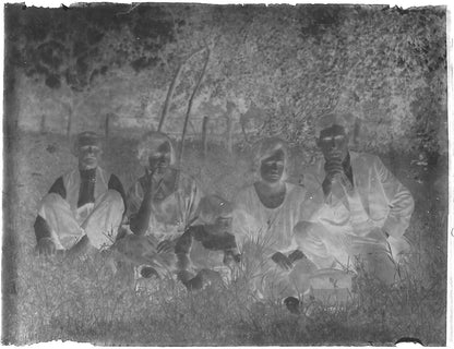 Plaque verre photo ancienne négatif noir et blanc 9x12 cm famille jardin 