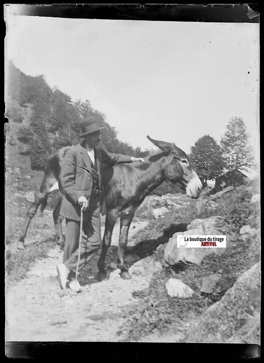 Homme, âne, montagne, Plaque verre photo ancienne, négatif noir & blanc 6x9 cm