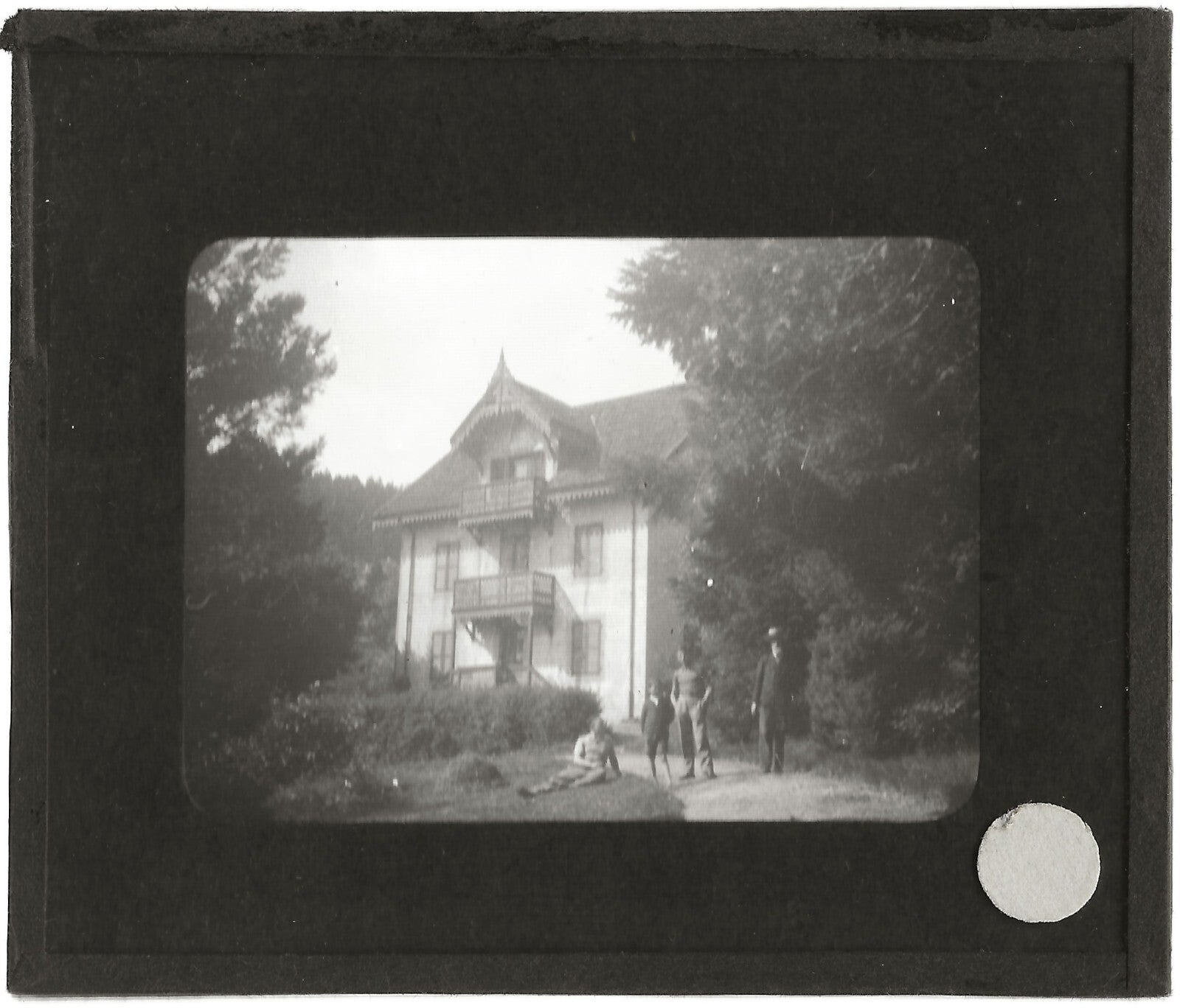 Maison de campagne, personnages, photo plaque de verre, positif 8,5x10 cm