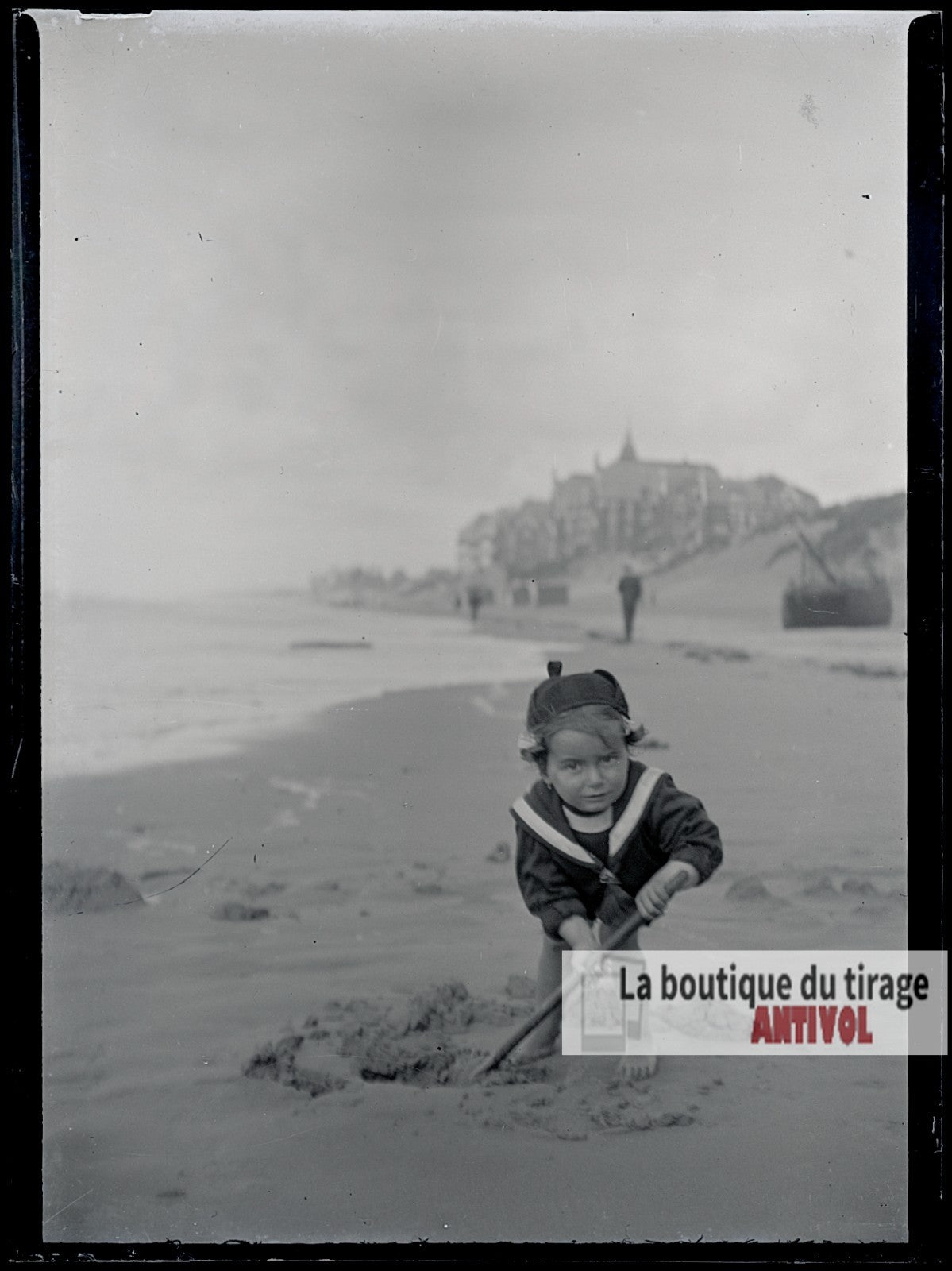 Jeune enfant, sable, Berck-Plage, plaque verre photo ancienne, négatif 9x12 cm