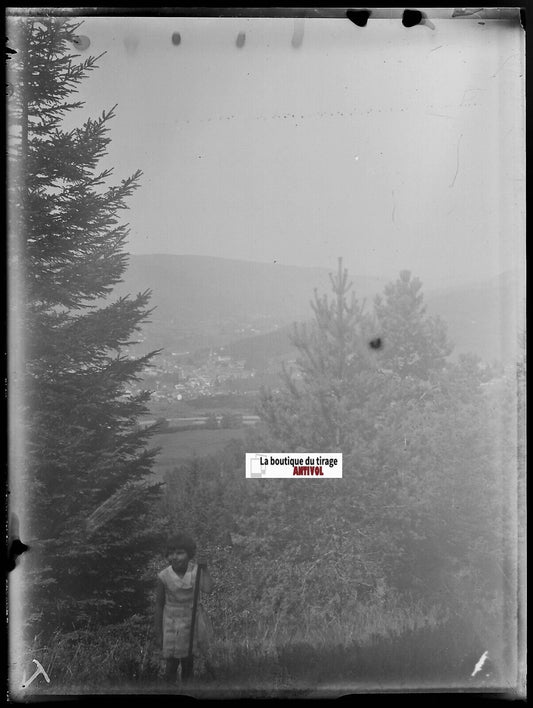 Enfant, montagne, Plaque verre photo ancienne, négatif noir & blanc 9x12 cm