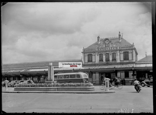 Plaque verre photo ancienne négatif noir et blanc 13x18 cm Vichy gare SNCF bus