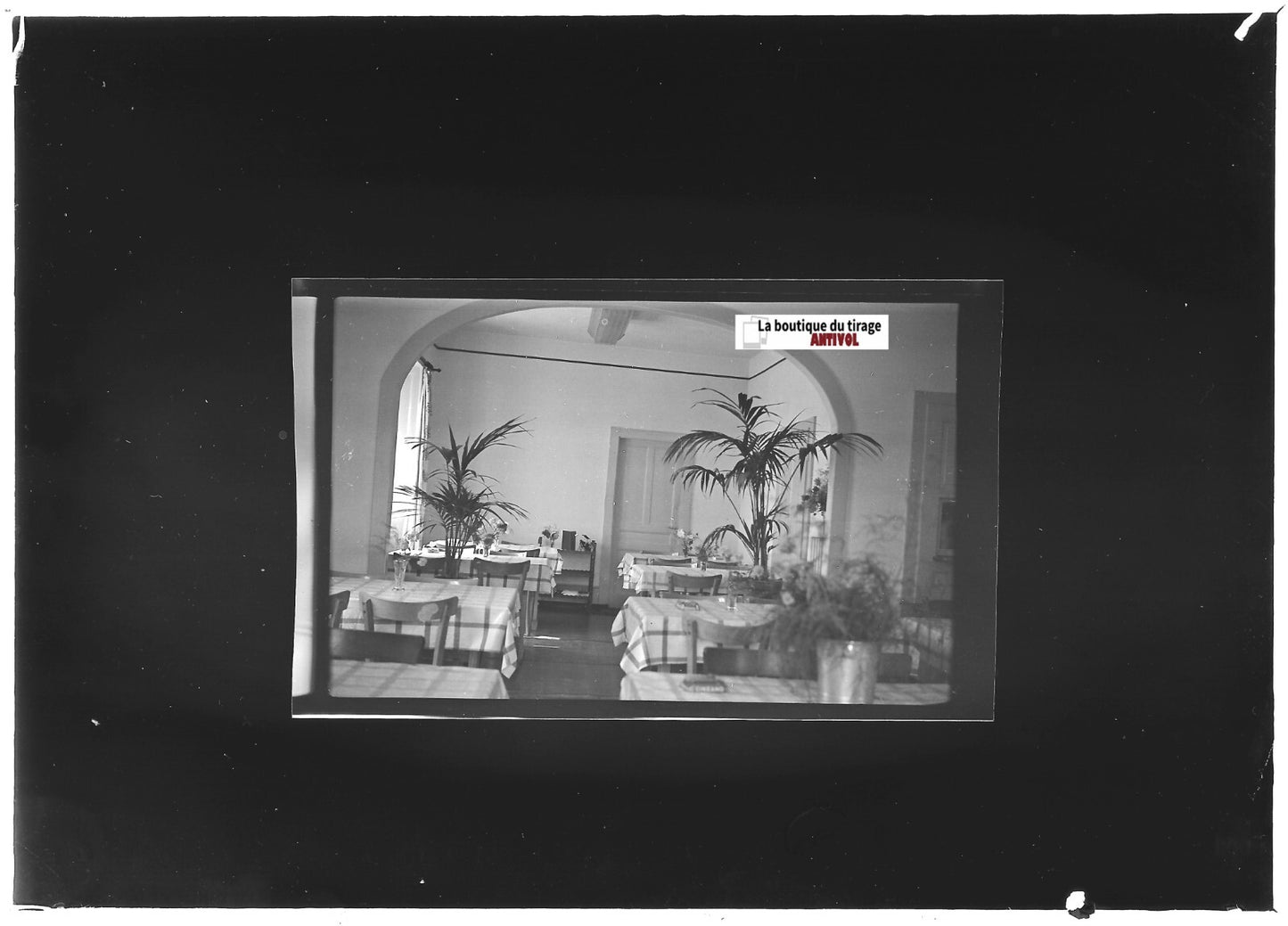 Plaque verre photo ancienne positif noir et blanc 13x18 cm Villers-le-Lac bar