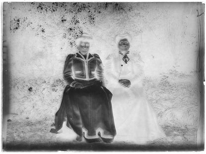 Plaque verre photo ancienne noir et blanc négatif 9x12 cm femmes robe France 