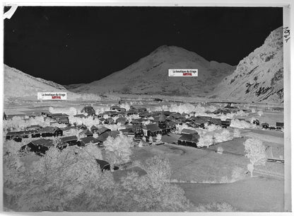 Plaque verre photo ancienne négatif noir et blanc 13x18 cm Bielle village France